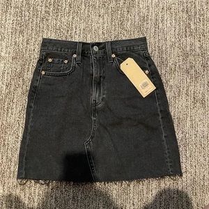 Levis black denim skirt